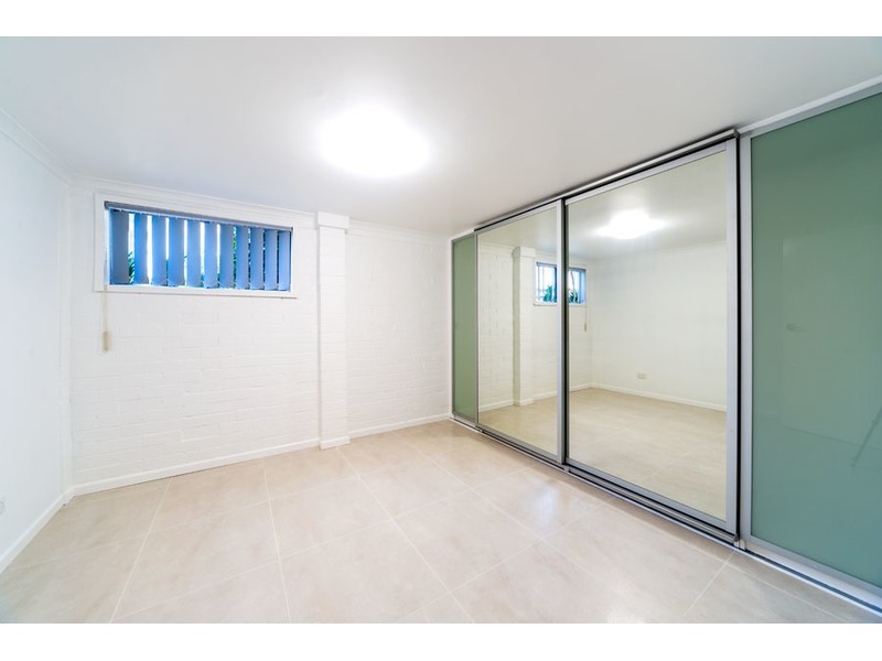 24 Hollywell Road, Biggera Waters QLD 4216