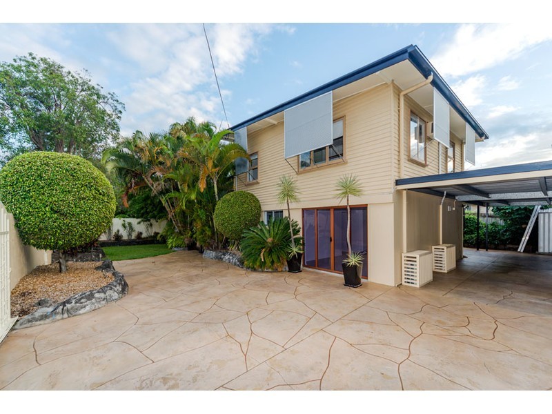 24 Hollywell Road, Biggera Waters QLD 4216