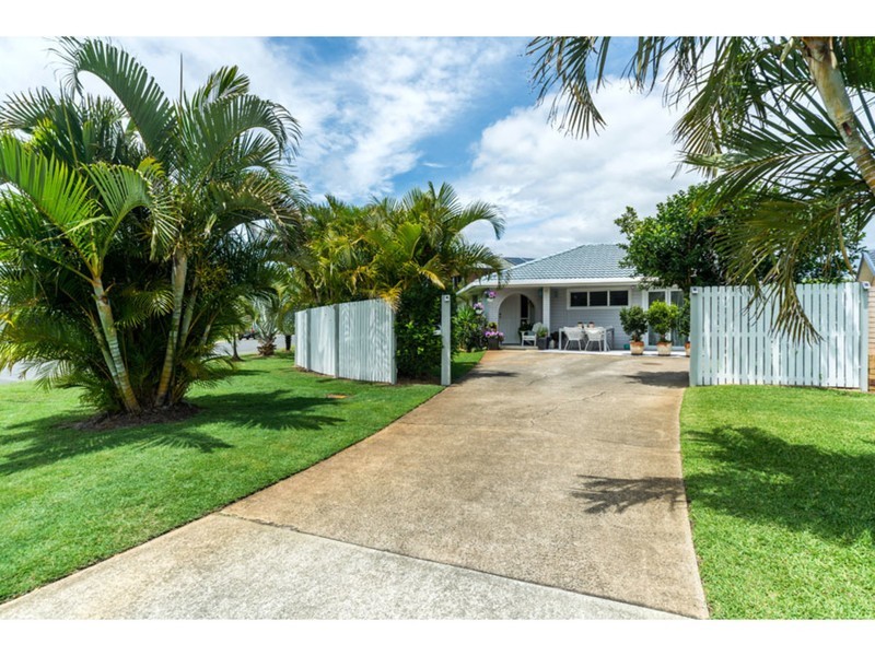 5 Mt Hagen Drive, Runaway Bay QLD 4216