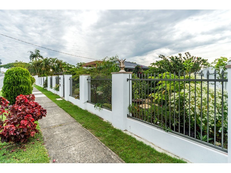 15 Sunbird Avenue, Paradise Point QLD 4216
