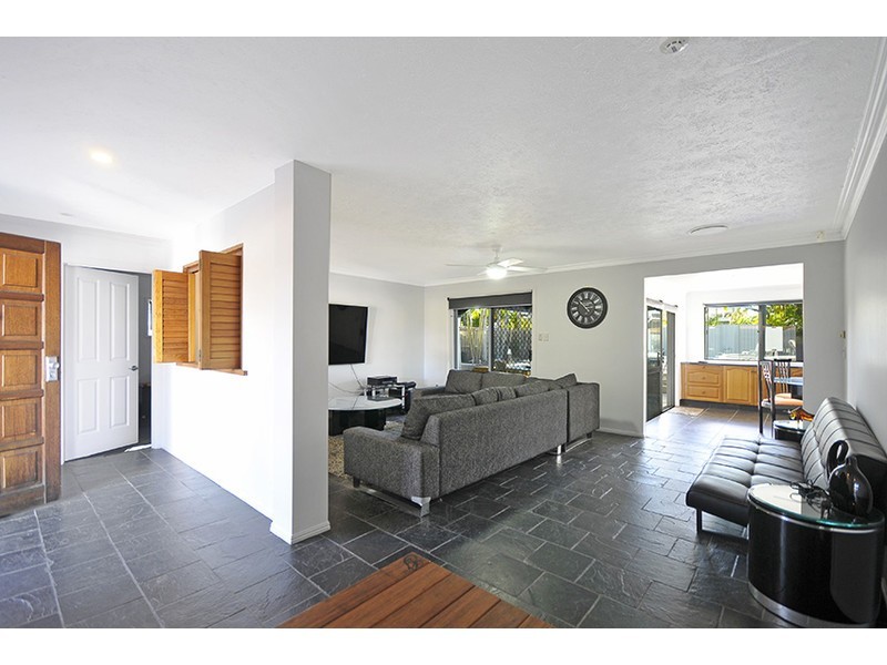 24 Boongala Road, Broadbeach Waters QLD 4218