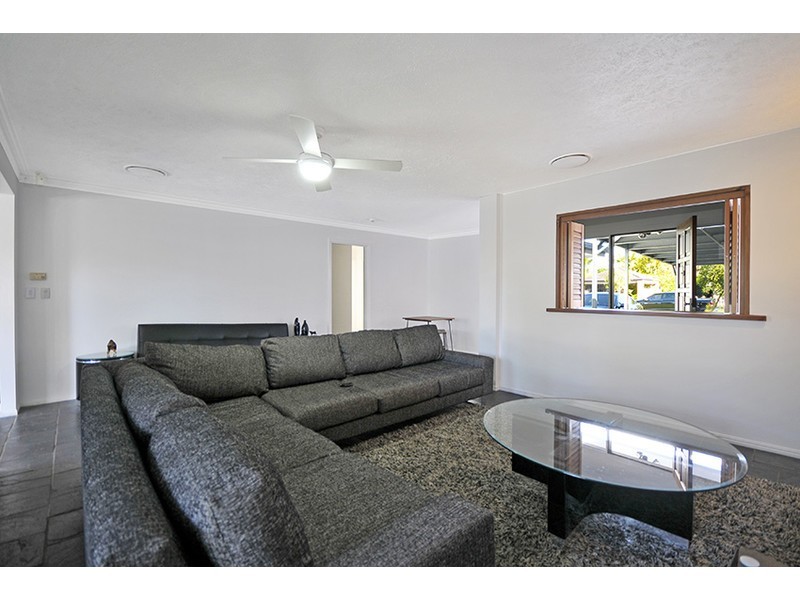 24 Boongala Road, Broadbeach Waters QLD 4218