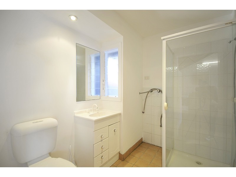 24 Boongala Road, Broadbeach Waters QLD 4218