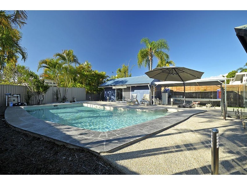24 Boongala Road, Broadbeach Waters QLD 4218