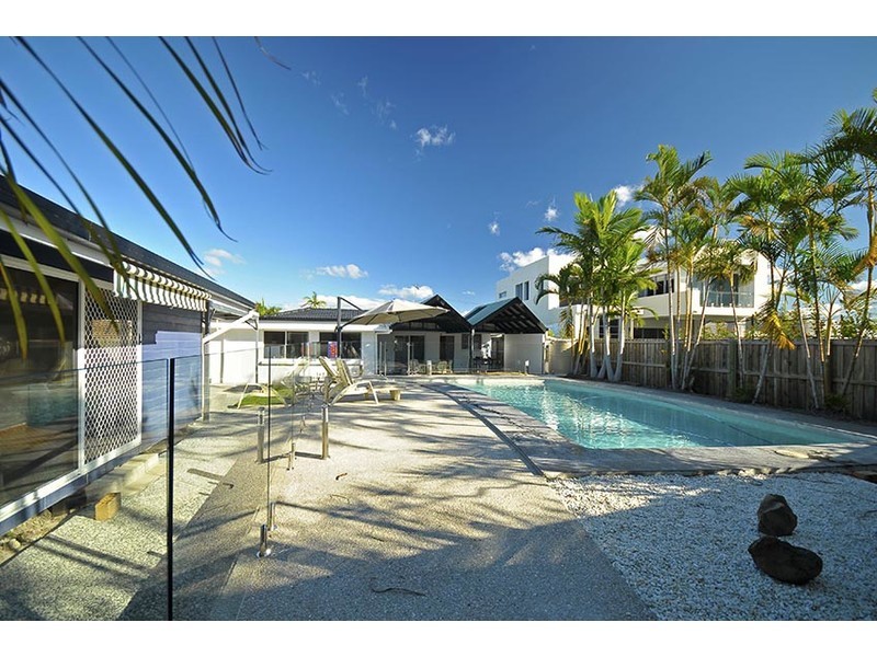 24 Boongala Road, Broadbeach Waters QLD 4218