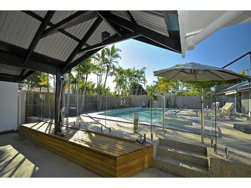 24 Boongala Road, Broadbeach Waters QLD 4218