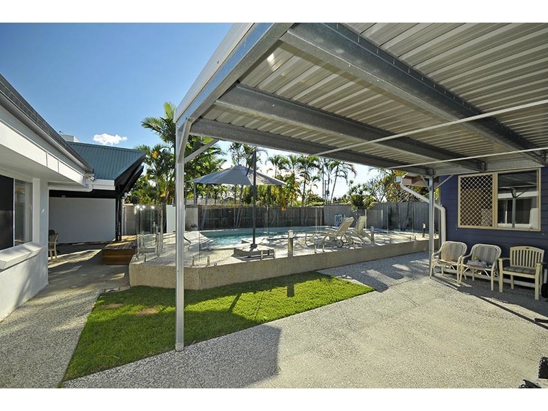 24 Boongala Road, Broadbeach Waters QLD 4218