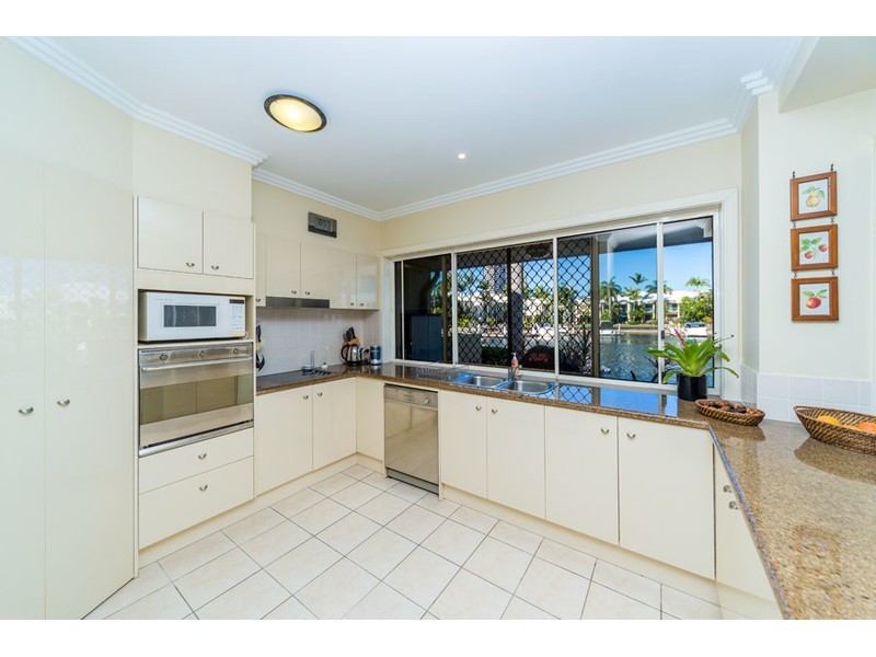 41/76 Bayview Street, Runaway Bay QLD 4216