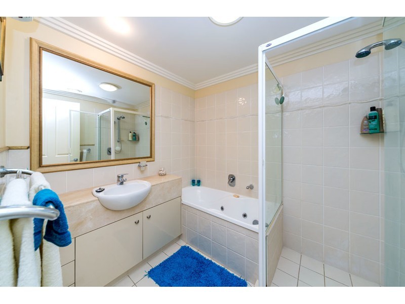 41/76 Bayview Street, Runaway Bay QLD 4216