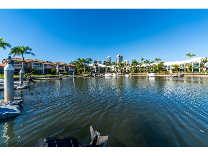 41/76 Bayview Street, Runaway Bay QLD 4216