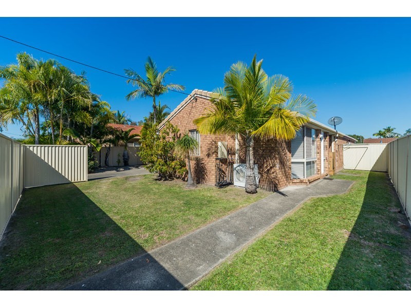 1/138 Whiting Street, Labrador QLD 4215