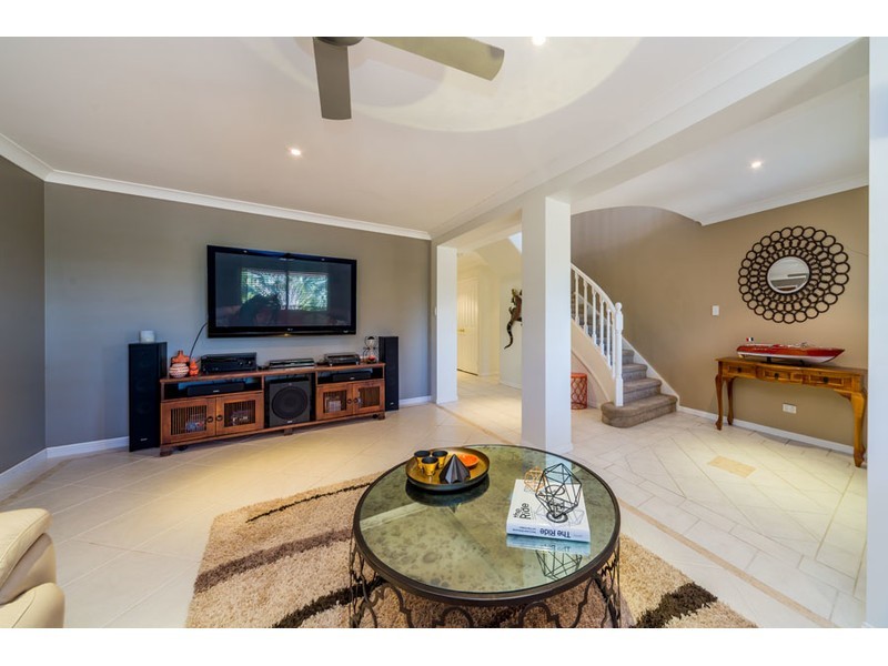 3 Moonda Court, Helensvale QLD 4212