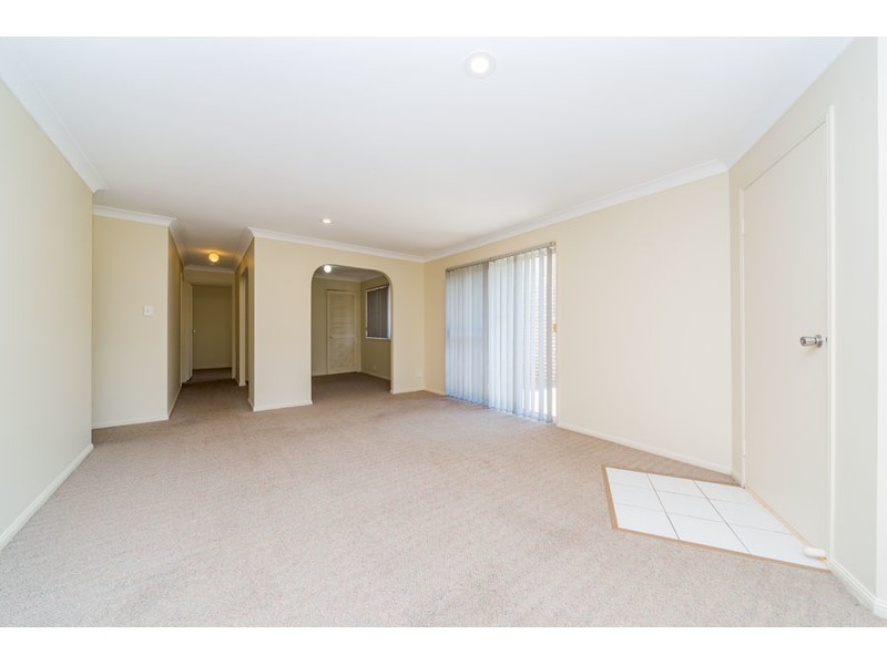 1/14 Annette Court, Labrador QLD 4215