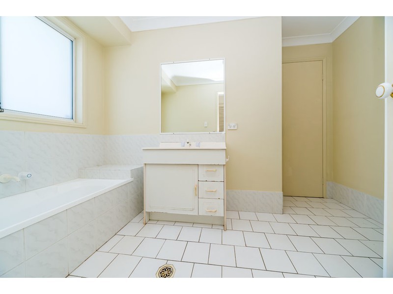 1/14 Annette Court, Labrador QLD 4215