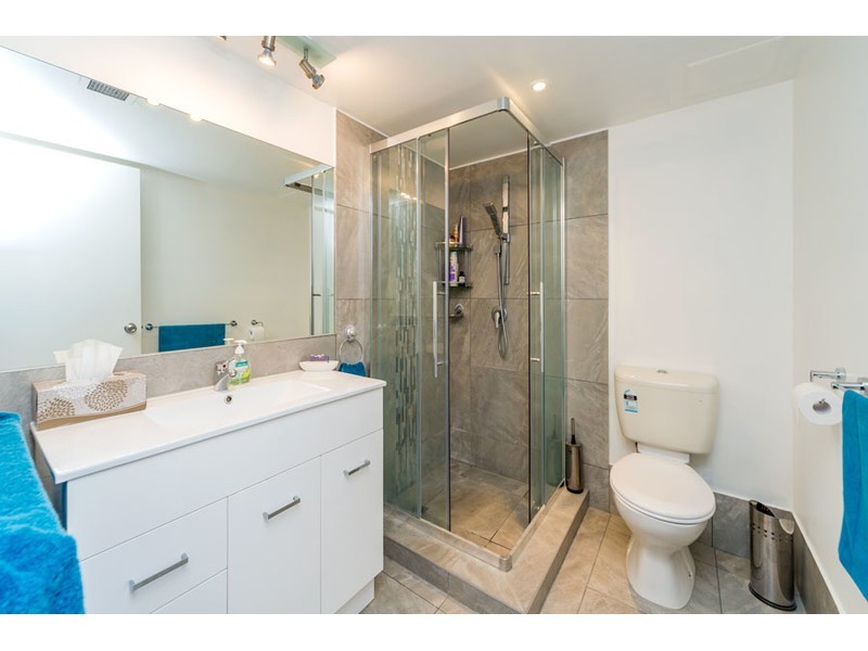 24/37 Bayview Street, Runaway Bay QLD 4216