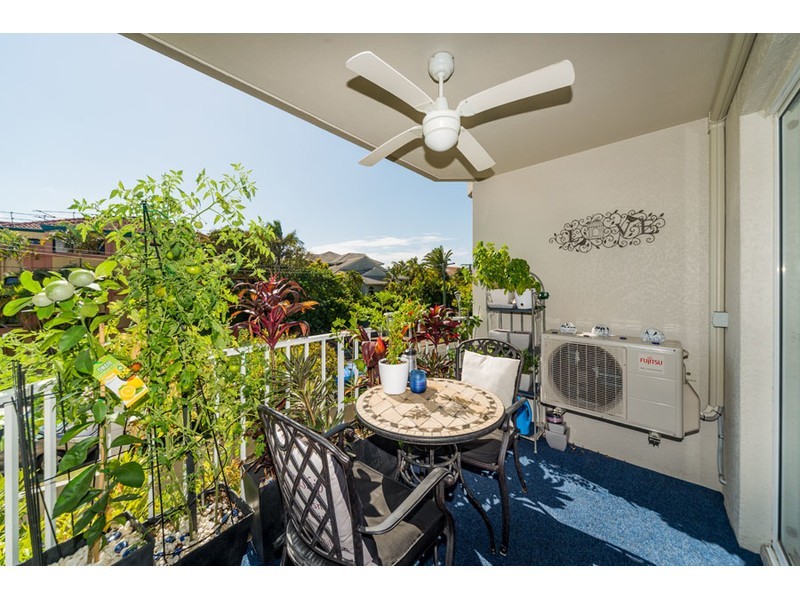 24/37 Bayview Street, Runaway Bay QLD 4216