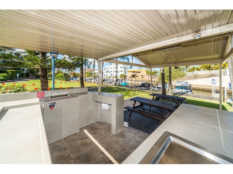 24/37 Bayview Street, Runaway Bay QLD 4216