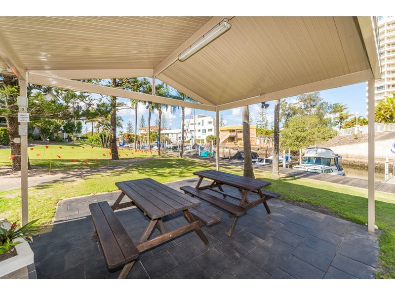 24/37 Bayview Street, Runaway Bay QLD 4216