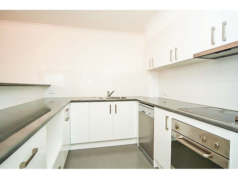 13/16 Madang Crescent, Runaway Bay QLD 4216