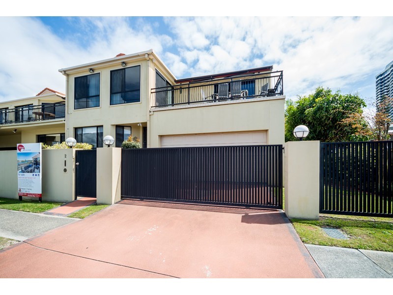 2/3 Ray Street, Runaway Bay QLD 4216