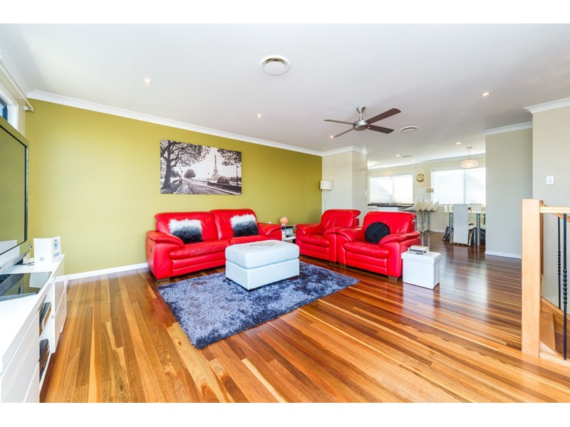 2/3 Ray Street, Runaway Bay QLD 4216
