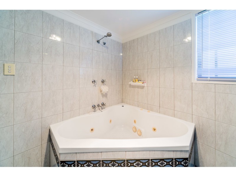 2/3 Ray Street, Runaway Bay QLD 4216