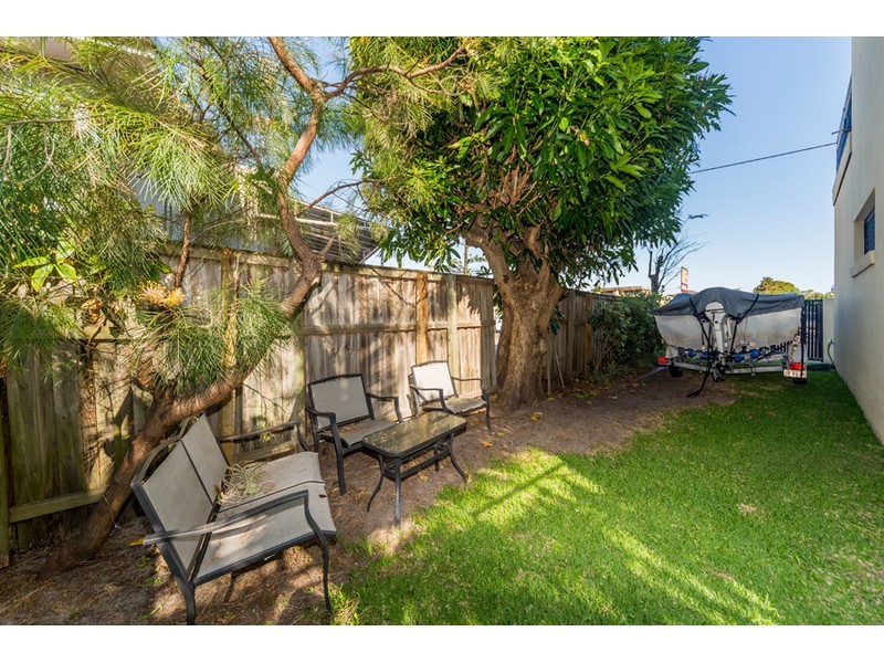 2/3 Ray Street, Runaway Bay QLD 4216