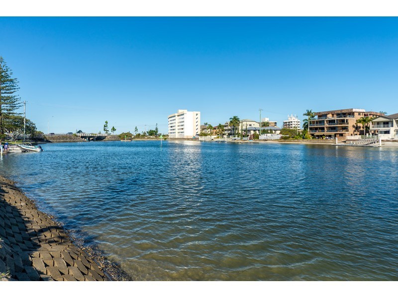 2/3 Ray Street, Runaway Bay QLD 4216