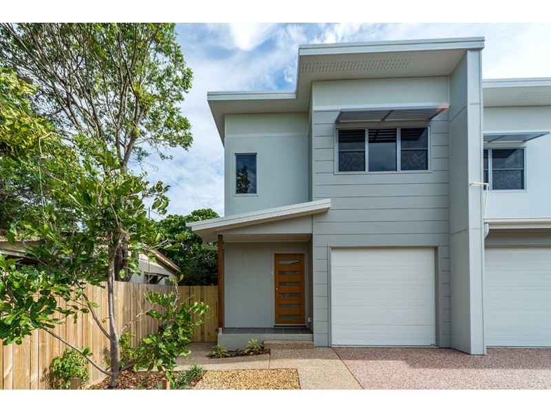 1/8 Bright Avenue, Labrador QLD 4215