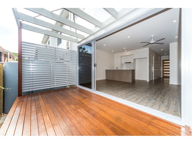 1/8 Bright Avenue, Labrador QLD 4215