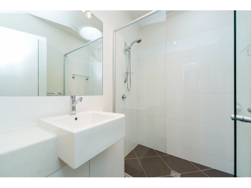 1/8 Bright Avenue, Labrador QLD 4215