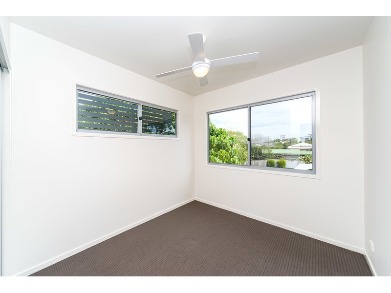 1/8 Bright Avenue, Labrador QLD 4215