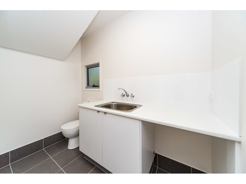 1/8 Bright Avenue, Labrador QLD 4215