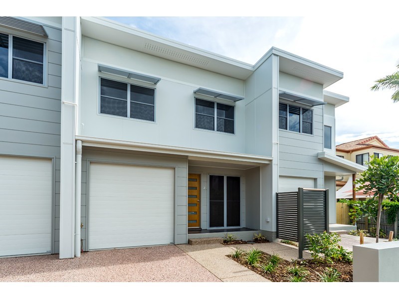 2/8 Bright Avenue, Labrador QLD 4215