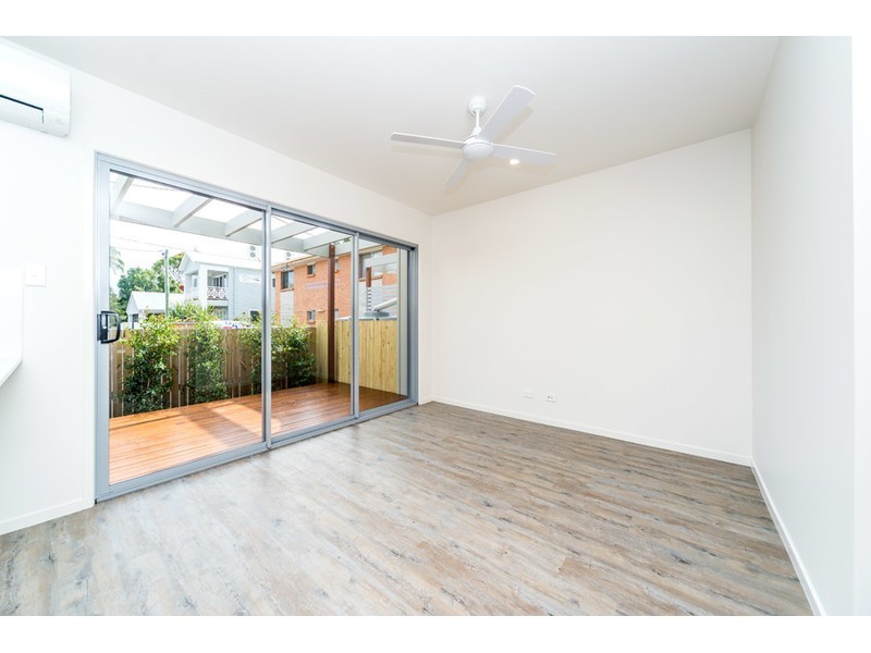 2/8 Bright Avenue, Labrador QLD 4215