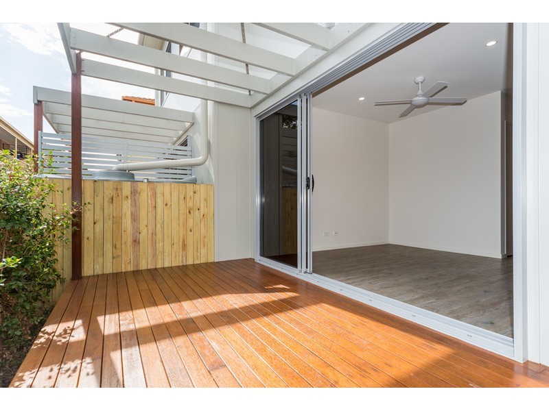 2/8 Bright Avenue, Labrador QLD 4215