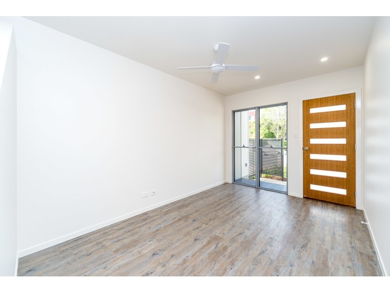 2/8 Bright Avenue, Labrador QLD 4215