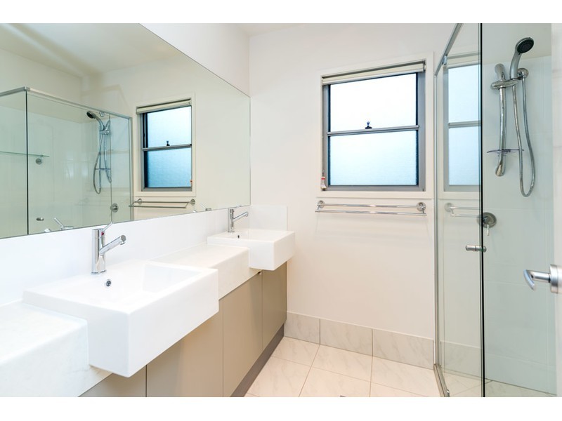 2/8 Bright Avenue, Labrador QLD 4215