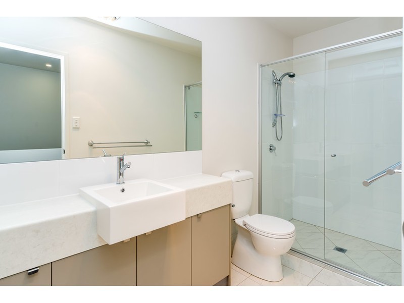 2/8 Bright Avenue, Labrador QLD 4215