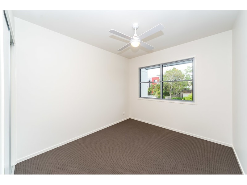 2/8 Bright Avenue, Labrador QLD 4215