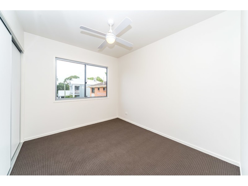 2/8 Bright Avenue, Labrador QLD 4215