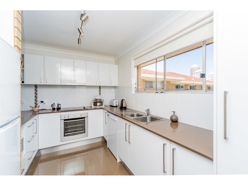 8/24 Madang Crescent, Runaway Bay QLD 4216