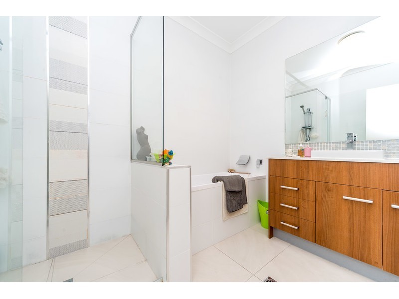 1/6 Compass Drive, Biggera Waters QLD 4216