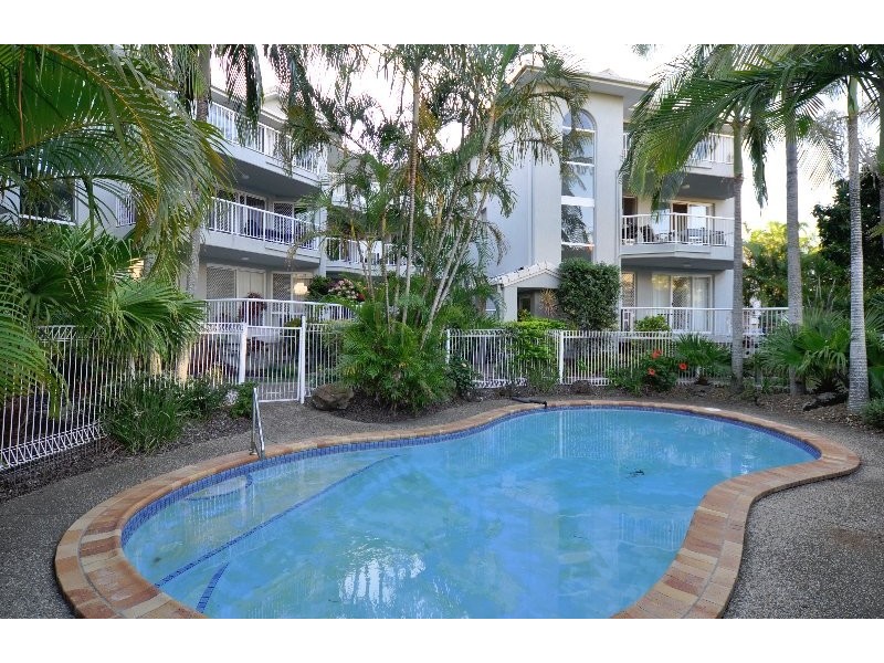 3/4 Madang Crescent, Runaway Bay QLD 4216