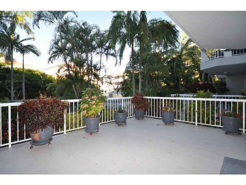 3/4 Madang Crescent, Runaway Bay QLD 4216
