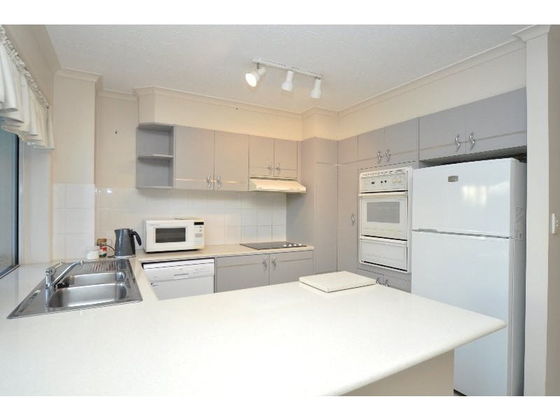 3/4 Madang Crescent, Runaway Bay QLD 4216