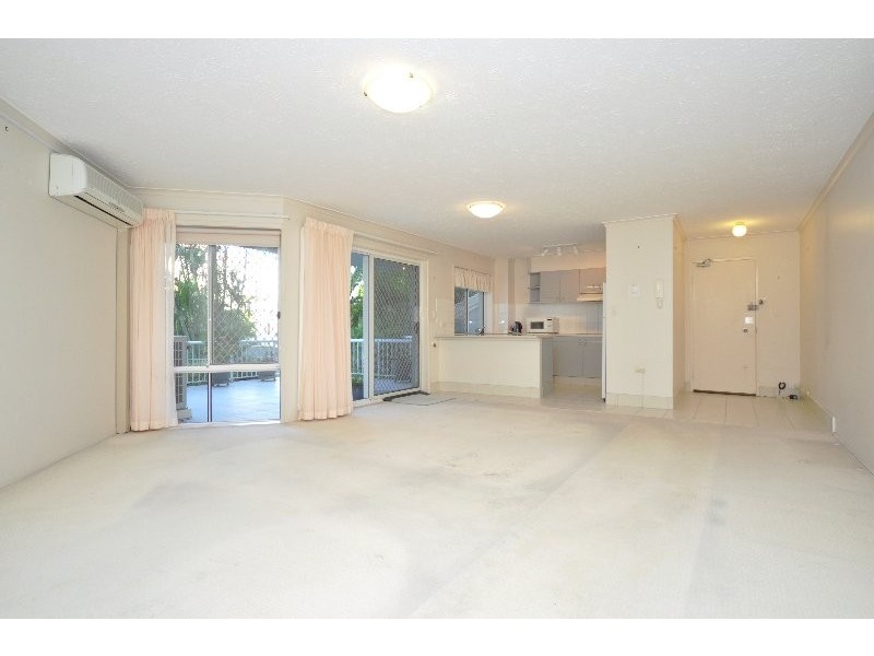 3/4 Madang Crescent, Runaway Bay QLD 4216