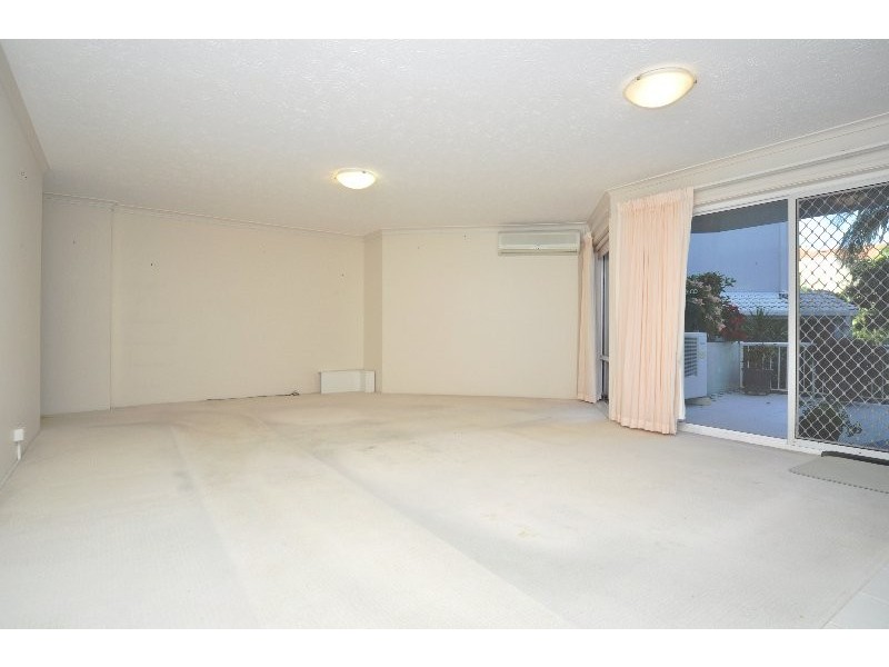 3/4 Madang Crescent, Runaway Bay QLD 4216