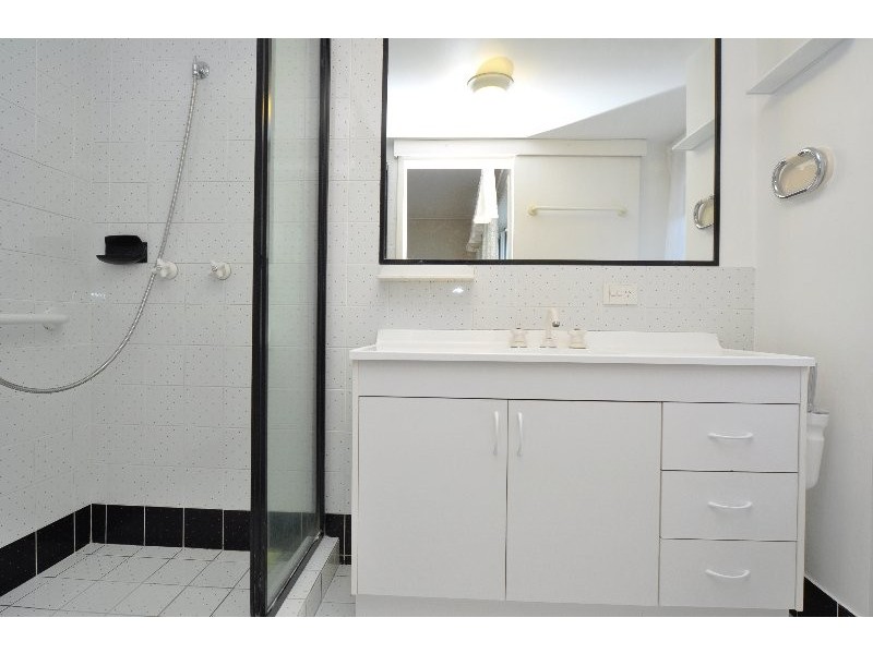 3/4 Madang Crescent, Runaway Bay QLD 4216