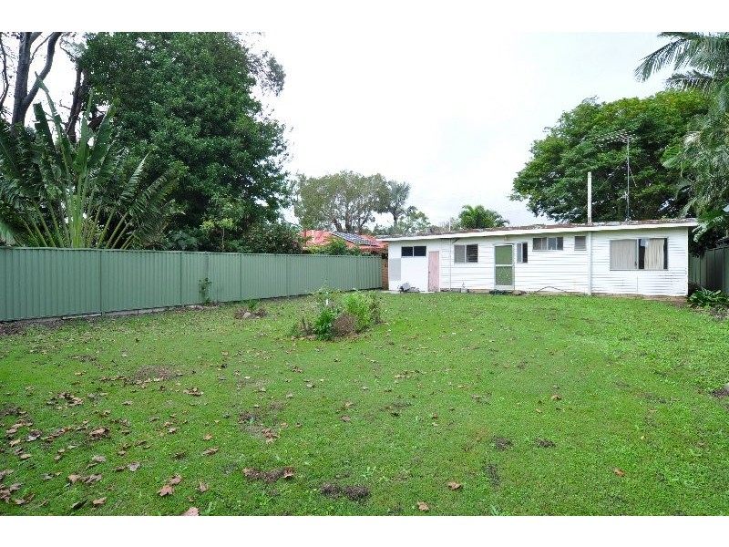 17 Ashgrove Avenue, Runaway Bay QLD 4216